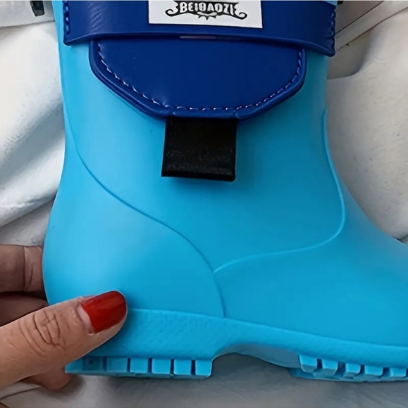 Vibrant Cartoon Design Crossbody Shoulder Bag - Buckle Closure - Picture 3 of 5